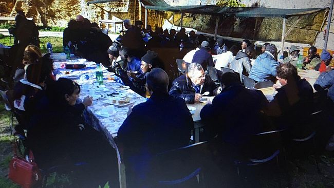 Pranzi di Capodanno con gli extracomunitari
