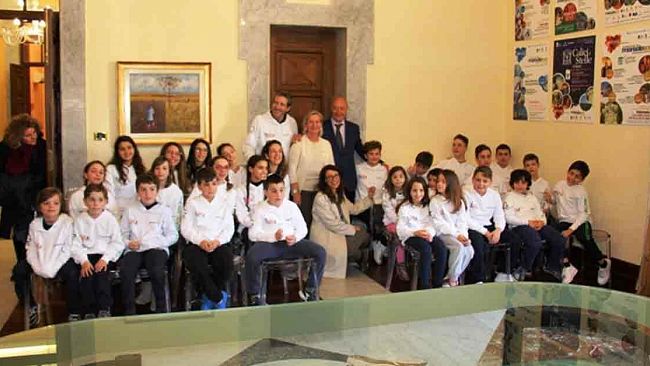 Marsala, giovanissimi atleti della scuola “Marsala nuoto” hanno incontrato il Sindaco