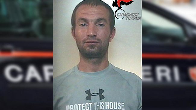 Alcamo: cittadino rumeno picchia la moglie, accoltella il cugino e aggredisce i Carabinieri. Arrestato.