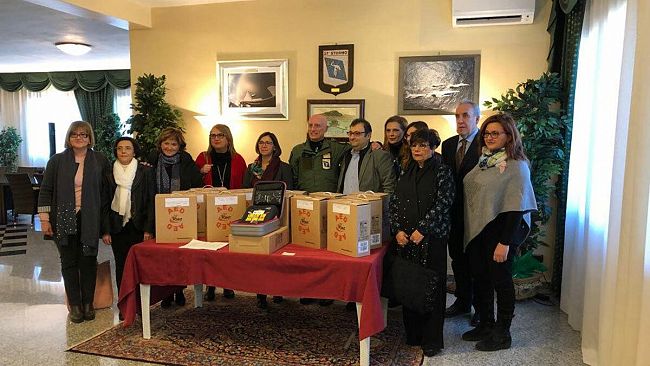 Consegnati i defibrillatori