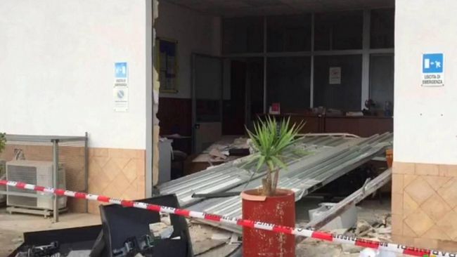 Marsala, altro audace colpo della “banda dell’escavatore”. Sradicato bancomat in C/da San Leonardo