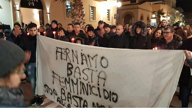 VIDEO – Fiaccolata in memoria di Rosalia Garofalo e di tutte le vittime di femminicidio
