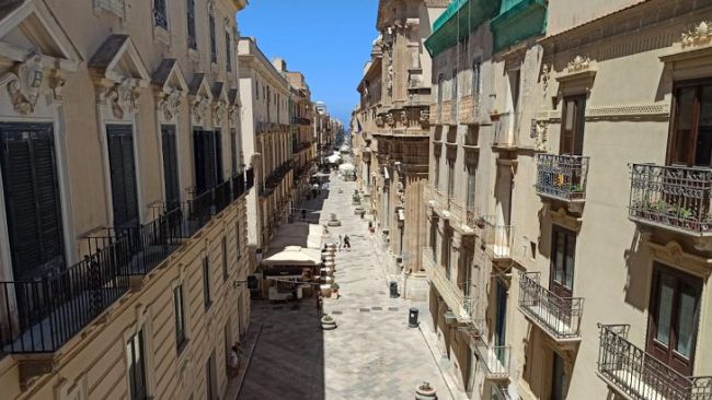 Trapani, somministrano alcolici a minori. Sequestrato un locale