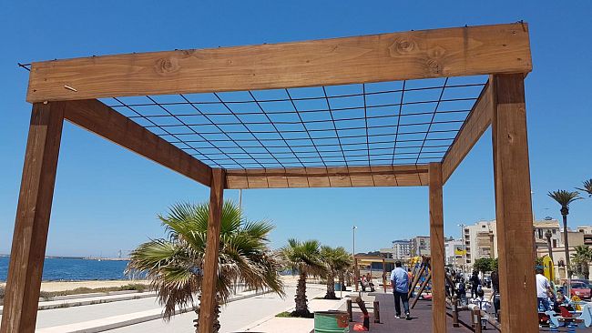 Mazara, tettoie senza copertura nel parco giochi di San Vito, disagi per famiglie ed anziani.