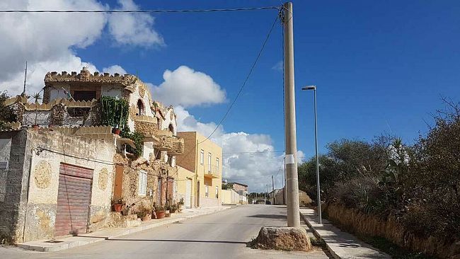 VIDEO – Mazara, via F. Napoli: errori di progetto o “semplici distrazioni”. Disagi e pericoli