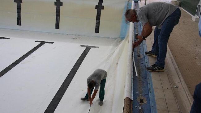 Marsala, piscina comunale chiusa fino a settembre per la sostituzione del telo della vasca