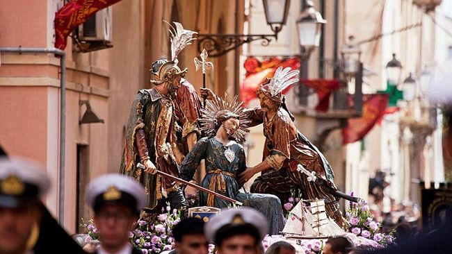 Tra ciaccole e cera: alle 14.00 le emozioni della Processione dei Misteri di Trapani