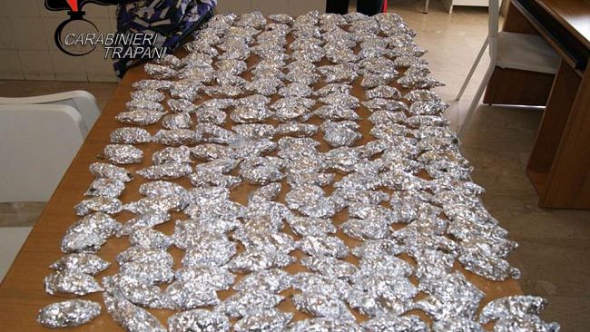 Valderice, deteneva in casa droga e banconote false: 21enne arrestato dai Carabinieri