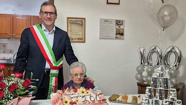 nuova-centenaria-a-castellammare-anna-tarantola-compie-100-anni