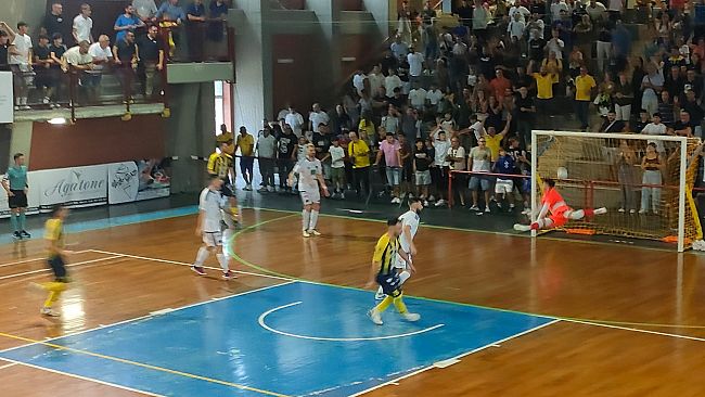 il-futsal-mazara-batte-7-4-il-marsala-futsal-nellandata-del-i-turno-di-coppa-divisione