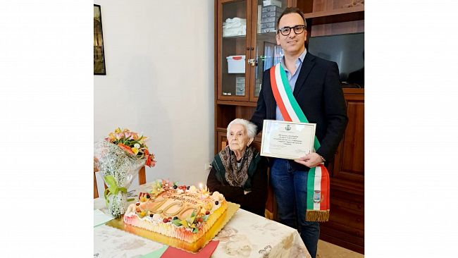 Valderice, 100 anni per la signora Maria. L'omaggio del sindaco Stabile