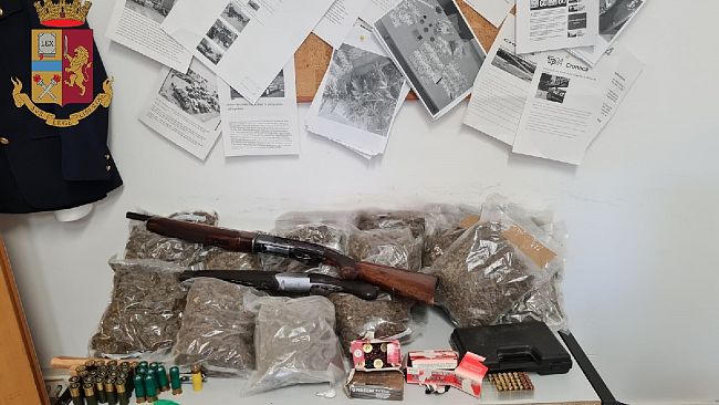 Deteneva droga e armi, arrestato dalla Polizia di Stato