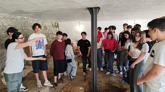 Mazara, Erasmus+: gli studenti del Liceo Adria-Ballatore e  Lycèe de L'Arc ammirano la domus romana di San Nicolò Regale