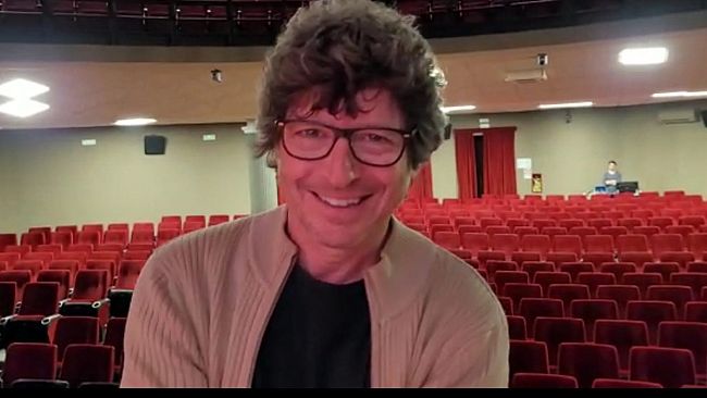 VIDEO- Trapani, Michele La Ginestra incanta il pubblico del teatro Ariston