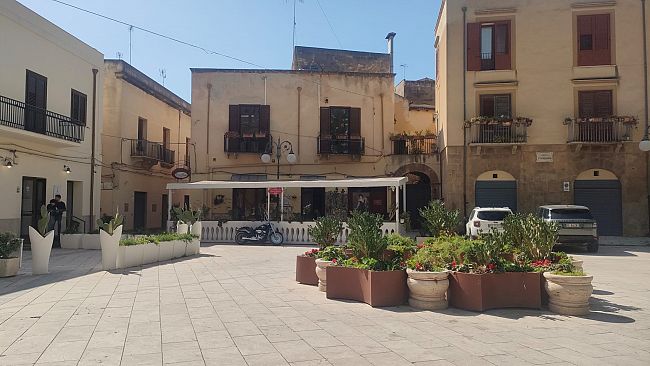 Mazara, che fine hanno fatto i cestini della spazzatura nel centro storico?