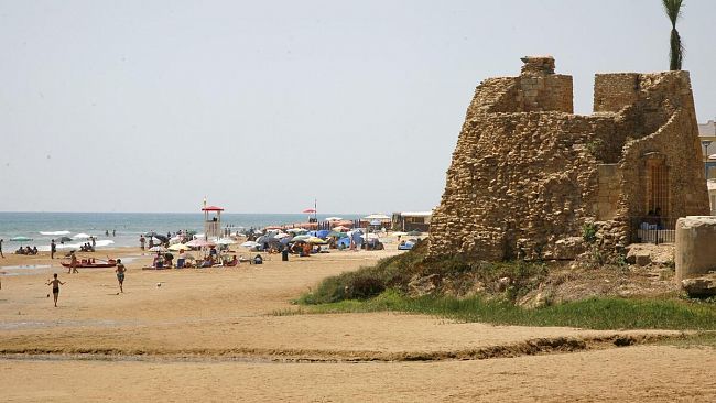 Il mare di Tre Fontane limpido e pulito, nessuna traccia di inquinamento
