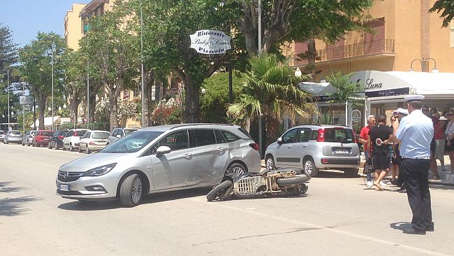 Mazara, Incidente sul lungomare a causa inversione ad U. Ferita una donna
