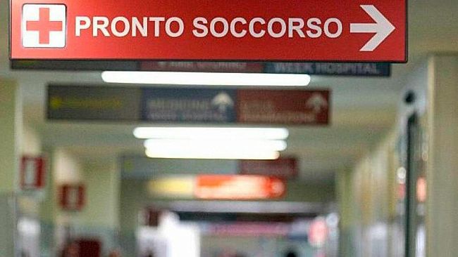 Giovane positivo al covid scappa dal pronto soccorso