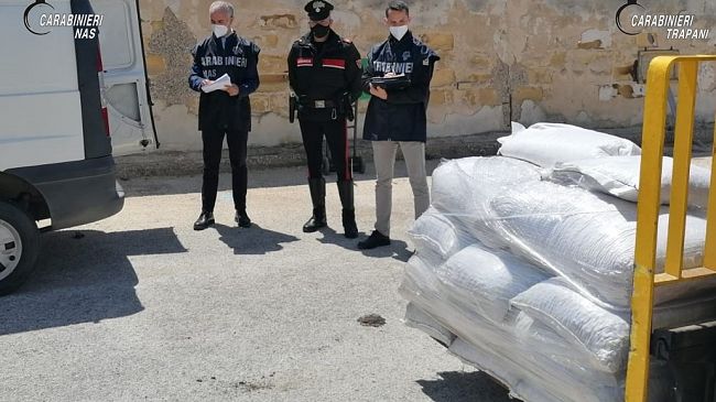 Donazione in beneficenza di alimenti sequestrati presso un’azienda di Trapani