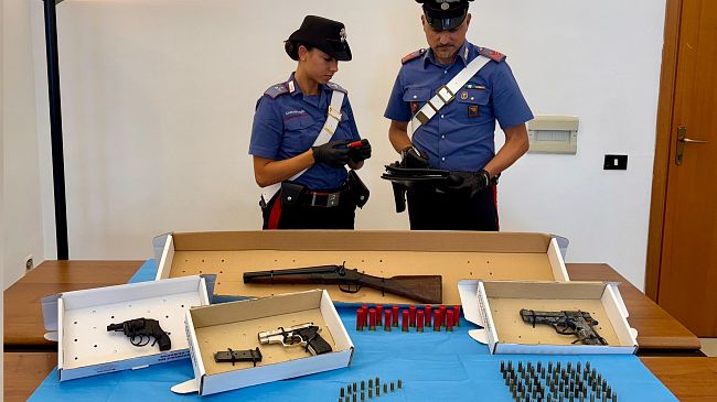 ​Sorpresi con armi clandestine in casa, arrestati due marsalesi