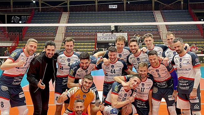 Vittoria dei biancoblu, l’applauso dei 1500 supporter di Catania 