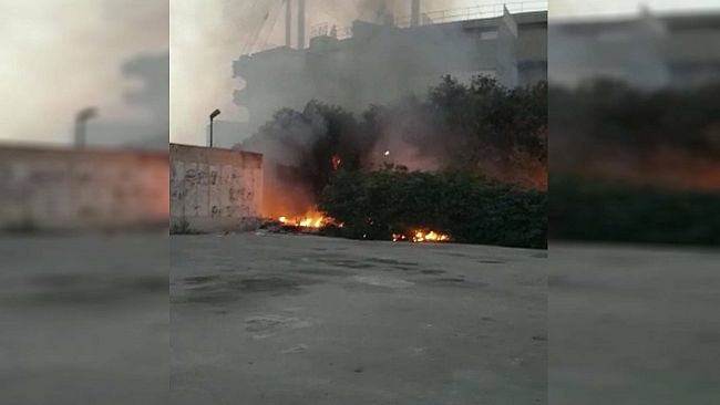 La bonifica latita e intorno al PalaIlio scoppia un incendio