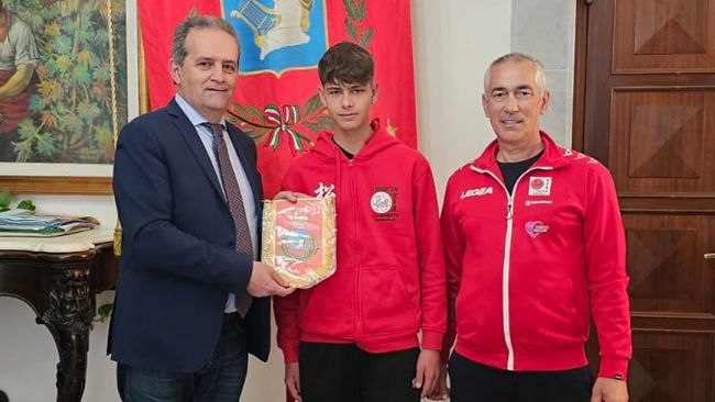 Il sindaco Grillo incontra Marco Di Benedetto, il giovane marsalese è neo campione italiano di karate 