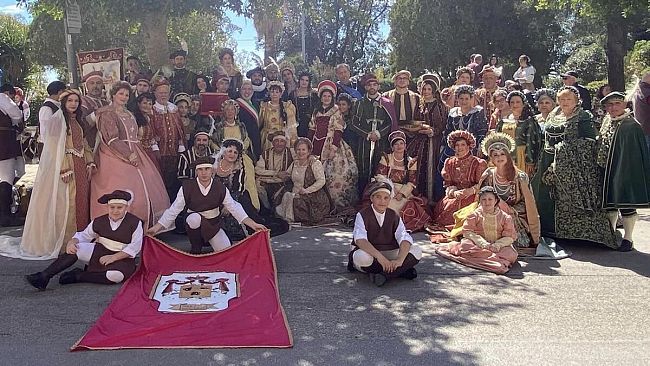 I figuranti del corteo storico “Perla Imperiale” protagonisti alla sagra del Mandorlo in Fiore
