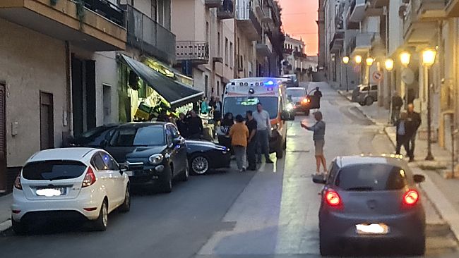incidente-tra-2-auto-in-pieno-centro