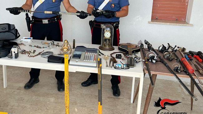 Valderice: pregiudicato denunciato per ricettazione. A casa rinvenuti oggetti di ogni tipo