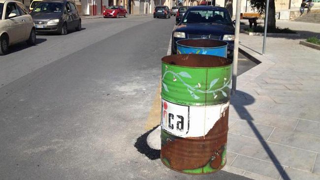 VIDEO – Piazza Regina, piccoli grandi errori crescono