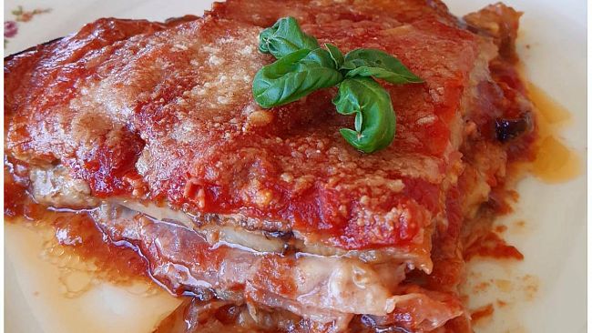 “La ricetta della Domenica” – L’irresistibile gusto della Parmigiana di melanzane