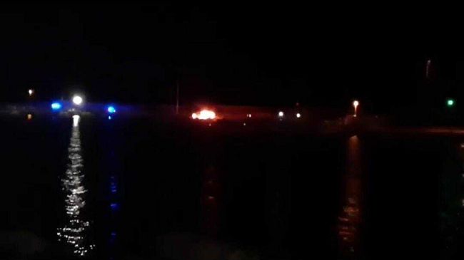 Pantelleria, imbarcazione in fiamme al porto