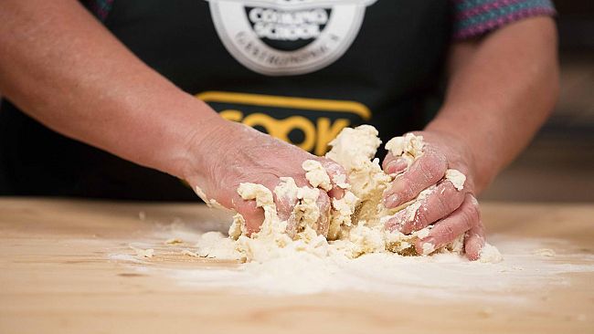 Lezioni di cucina italiana per i giovani fuori sede: al “Nuara” un corso “di sopravvivenza” contro il cibo-spazzatura