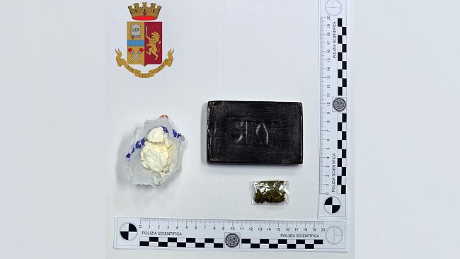 Polizia: arrestato un giovane gambiano per spaccio di sostanze stupefacenti