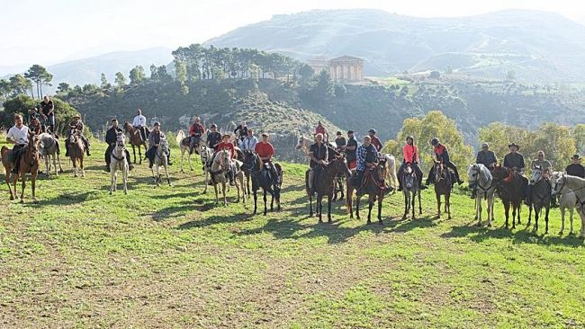 Un raduno equestre nel cuore di Segesta 