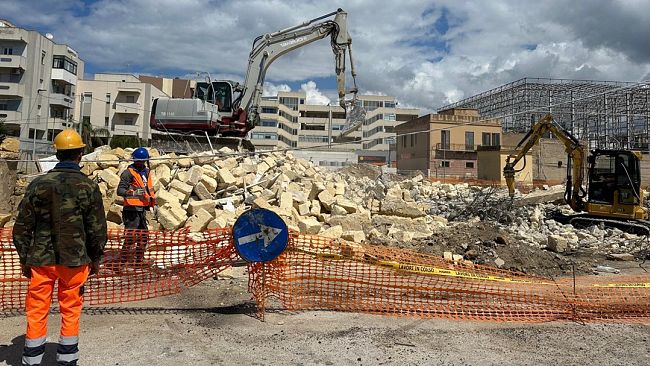 Marsala. Riqualificazione del Waterfront: demoliti altri ruderi nell'area portuale