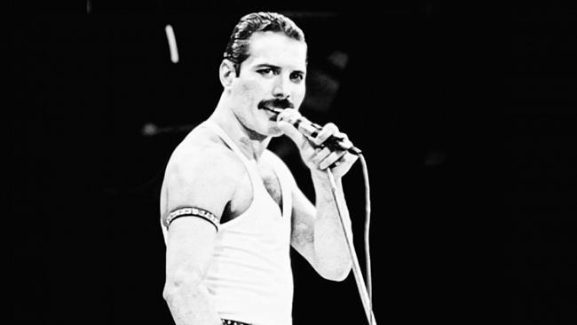 Ultime della sera: “Freddie Mercury, oggi i 30 anni dalla sua morte”