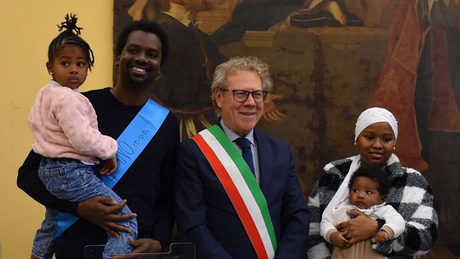 Marsala, Cittadinanza italiana per un papà della Guinea e i suoi due figli residenti