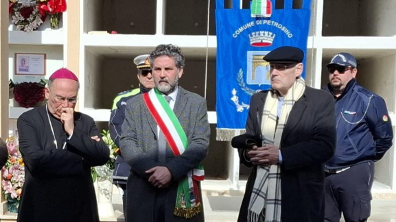 Petrosino, sepolto il migrante trovato senza vita sulla di Torrazza: cerimonia interreligiosa al cimitero comunale