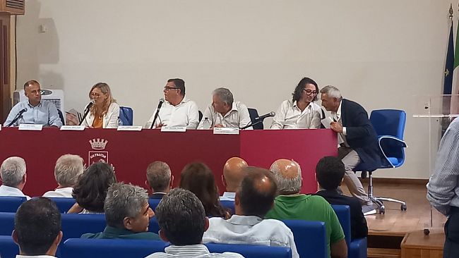 Marsala, positivo l'incontro a Marsala per la filiera del vetro e lo sviluppo economico