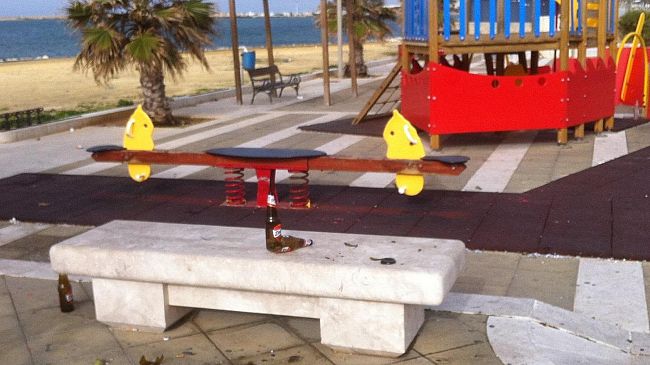 Mazara, vandali, incivili e posteggiatori abusivi festeggiano il Carnevale alla loro maniera…