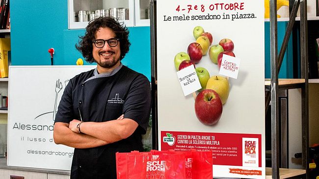 La “Mela di AISM” e chef Alessandro Borghese:  insieme per i giovani con SM.