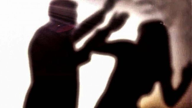 Sicilia-Marito picchia la moglie, figlia chiama il 112