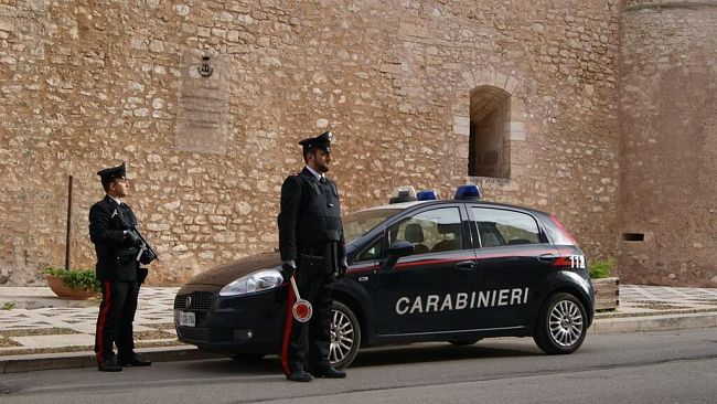 Alcamo: minaccia i Carabinieri e li aggredisce con un martello. Arrestato