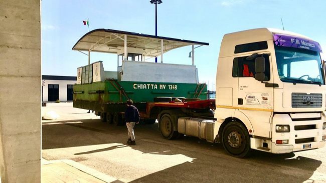 Mazara, sospensione, alaggio a secco e posteggio della “chiatta”. Polemiche. Valutati i pro e i contro…?