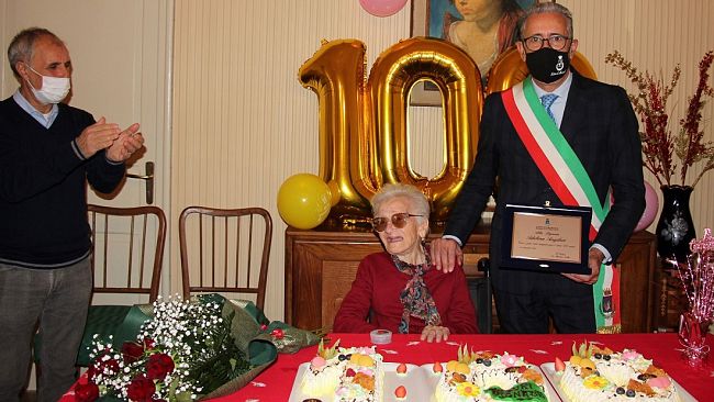 Nonna Adelina Angileri compie 100 anni