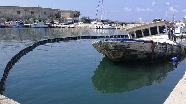 Trapani, al via la rimozione dell'Azzurra Seconda