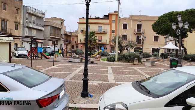 Parco giochi in piazza Umberto I, continua l'attesa