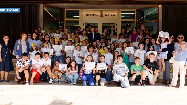 La Questura di Trapani premia le scuole partecipanti al progetto “Pretendiamo Legalità”